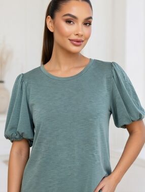 Green Envelope Sage Puff Sleeve Crew Tee (SIZE: MED)